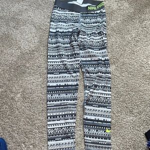 Women’s Nike pro leggings